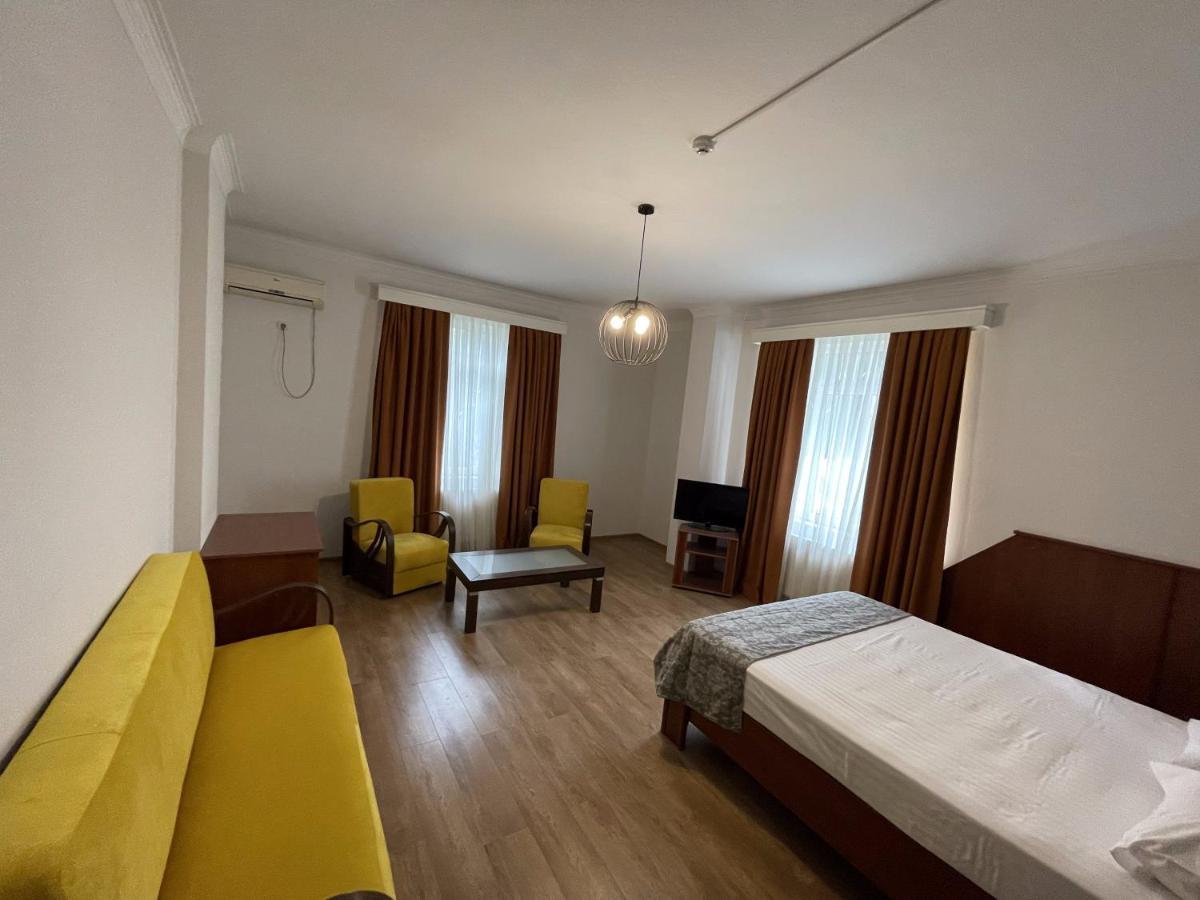 Aristocrat Hotell Tbilisi Eksteriør bilde