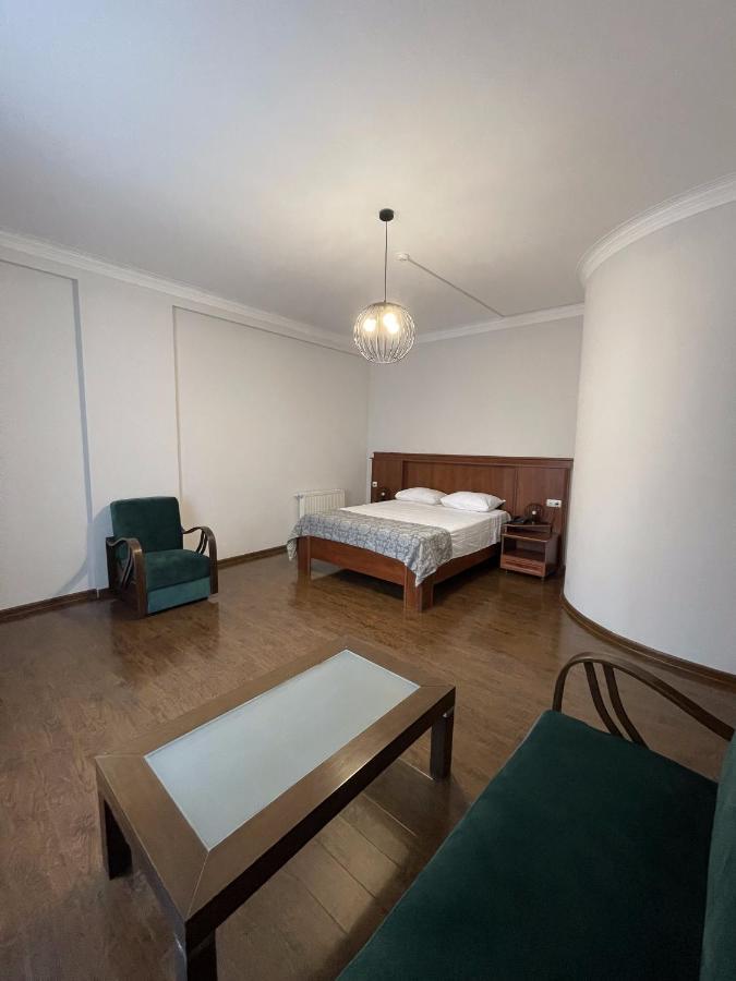 Aristocrat Hotell Tbilisi Eksteriør bilde
