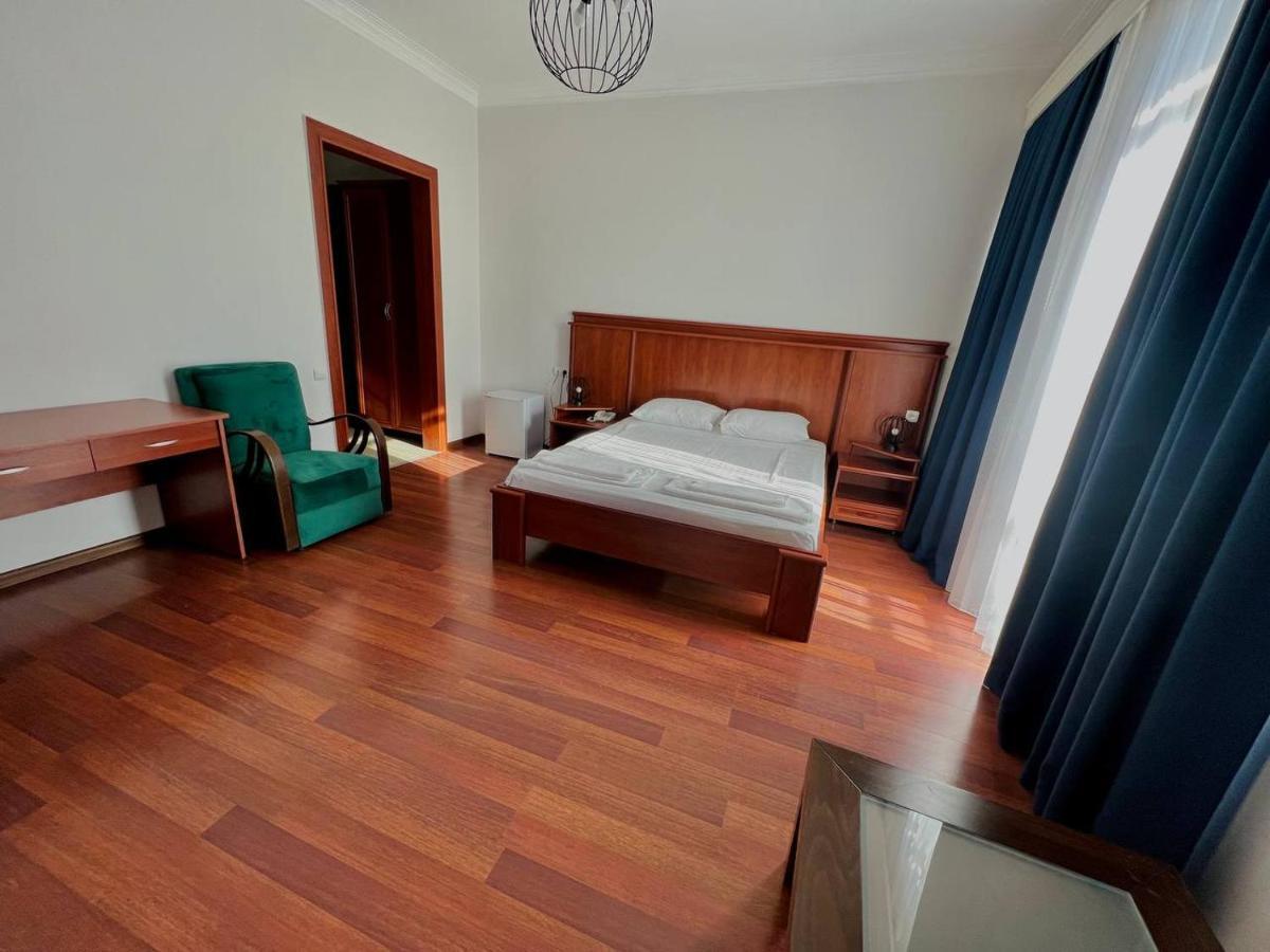 Aristocrat Hotell Tbilisi Eksteriør bilde
