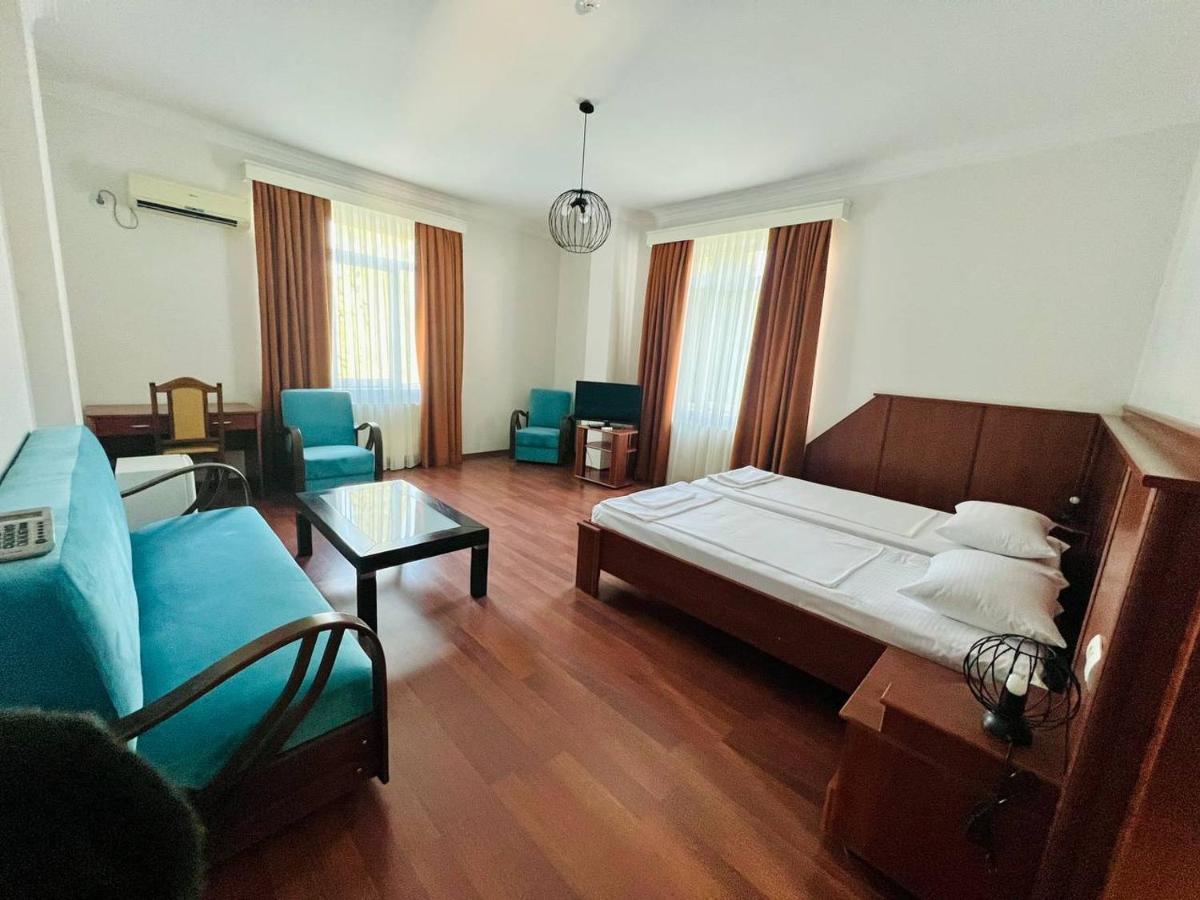 Aristocrat Hotell Tbilisi Eksteriør bilde